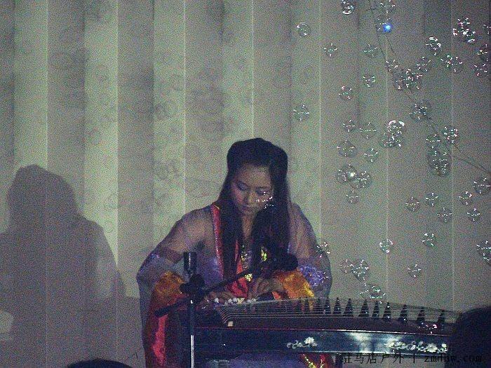 5月8日夜骑<em>黄淮学院</em>看节目(<em>美女</em>加帅哥),之后环